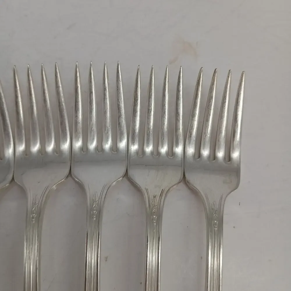8X DF Vtg Manor Plate Triple Rose Rosedale Dinner Forks Silverplate